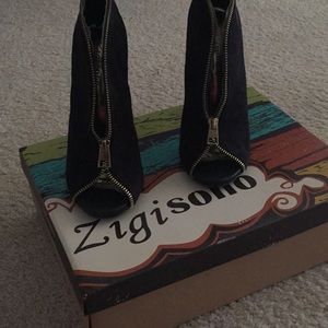Zigisoho Black Suede Booties